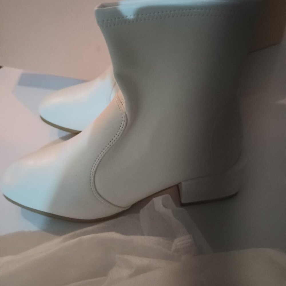 CHELSEA  LEATHER  ANKLE  BOOTS